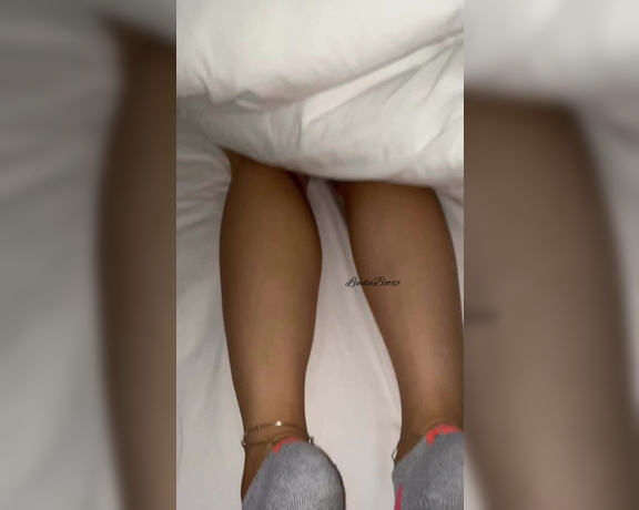 Linda Boo aka Lindabooxo OnlyFans - Sleepy feet part