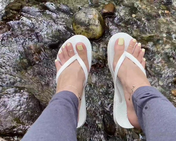 Linda Boo aka Lindabooxo OnlyFans - Went hiking todayy in flip flops ~ 2