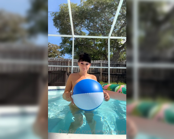 lilmizzunique aka Lilmizzunique OnlyFans - Happy Thursday! Taking a dip in the pool before getting ready for tonights fetcon event in Florida!