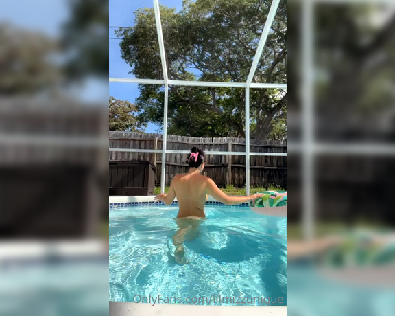 lilmizzunique aka Lilmizzunique OnlyFans - Happy Thursday! Taking a dip in the pool before getting ready for tonights fetcon event in Florida!