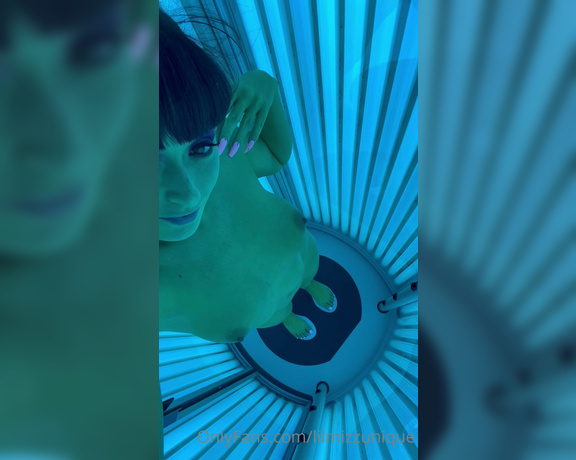 lilmizzunique aka Lilmizzunique OnlyFans - TGIF!! Come join me inside the tanning bed as I get my tan on!! feel free to tip so I can renew