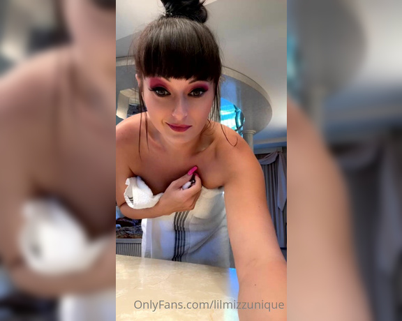 lilmizzunique aka Lilmizzunique OnlyFans - A little behind the scenes moment from todays Fun Morning shoot! 1