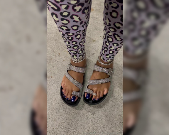 MyTopTierToes aka Mytoptiertoes OnlyFans - Thick Bitch in some Sandals