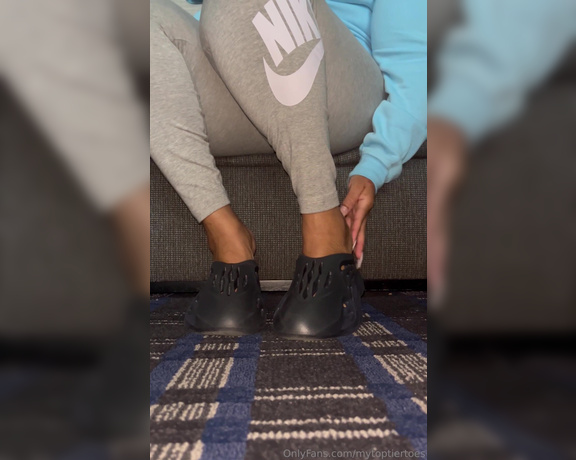 MyTopTierToes aka Mytoptiertoes OnlyFans - Yeezy Tease