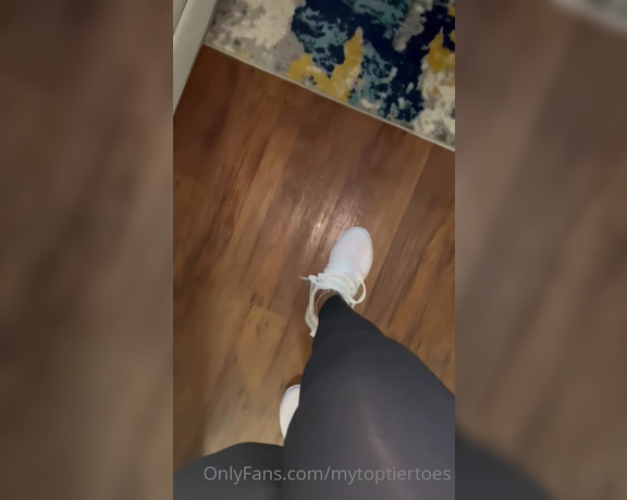 MyTopTierToes aka Mytoptiertoes OnlyFans - Gym shoe removal