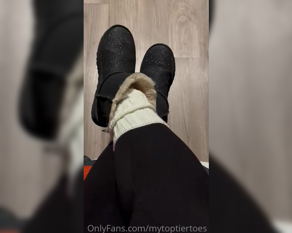 MyTopTierToes aka Mytoptiertoes OnlyFans - Selling these Uggs to the highest bidder! Message me for details 2