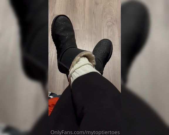 MyTopTierToes aka Mytoptiertoes OnlyFans - Selling these Uggs to the highest bidder! Message me for details 2