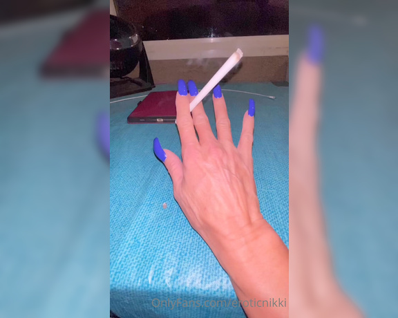 Nikki Ashton aka Eroticnikki OnlyFans - So I spent the evening repolishing My nails so I can get back to filming this week And yes My toes