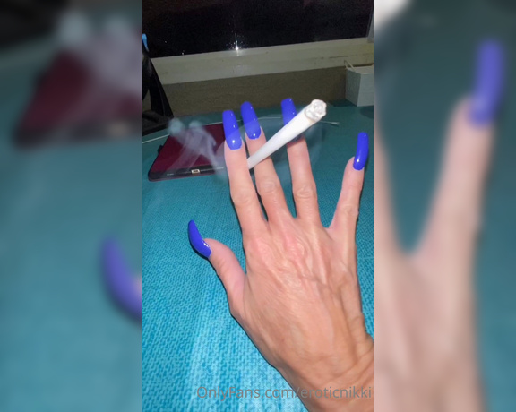 Nikki Ashton aka Eroticnikki OnlyFans - So I spent the evening repolishing My nails so I can get back to filming this week And yes My toes