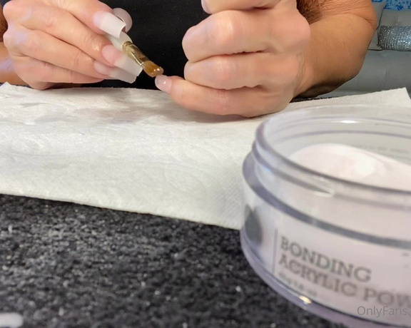 Nikki Ashton aka Eroticnikki OnlyFans - Here’s a quick lil video of Me doing My nails