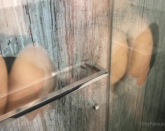 Selena aka Lunas83feet OnlyFans - Join us in the shower, we need help soaping up @turkishsoles