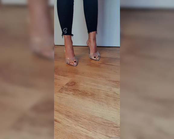 Sofiastoe aka Sofiastoes OnlyFans - Let me model my pretty feet for you Ps for better video quality, right corner choose original