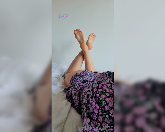 Sofiastoe aka Sofiastoes OnlyFans - Sunday morning foot snuggles All I want is someone to bring me some coffee and suck my toes Pretty