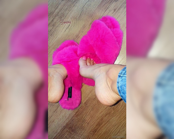 Sofiastoe aka Sofiastoes OnlyFans - Look how cute my toes look in pink Ps for better video quality, right corner choose original