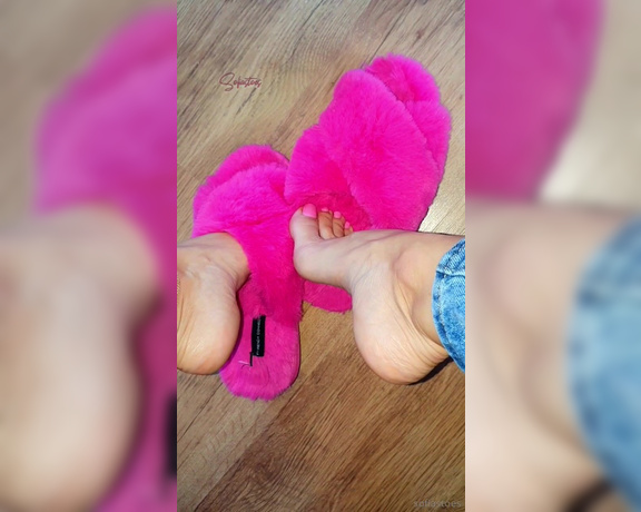 Sofiastoe aka Sofiastoes OnlyFans - Look how cute my toes look in pink Ps for better video quality, right corner choose original
