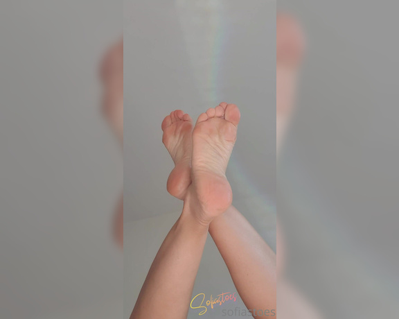 Sofiastoe aka Sofiastoes OnlyFans - My pretty Wrinkly soles are wishing you wonderful weekend Ps Look at that sun flare though