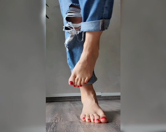 Sofiastoe aka Sofiastoes OnlyFans - I love simple things, how about you There is something soo sexy about jeans and red toes dont
