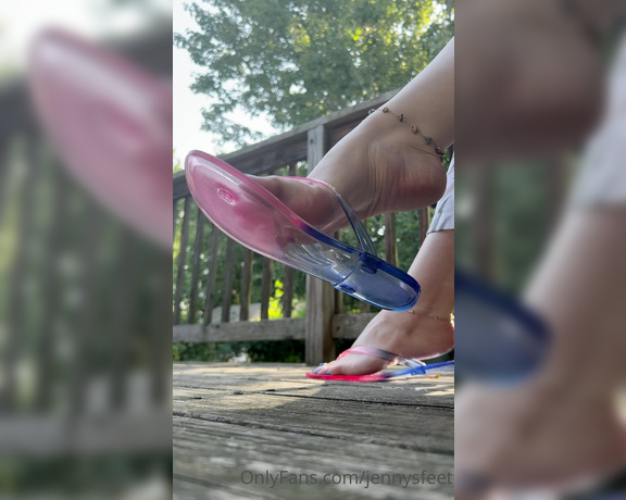 Jennysfeetelysium aka Jennysfeet OnlyFans - Flip flop dangling from the side view