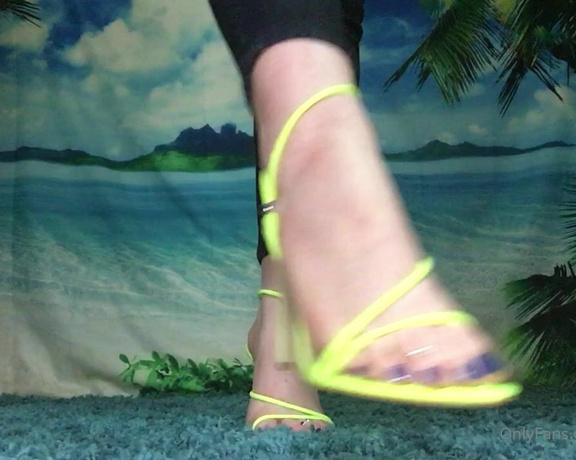 Jennysfeetelysium aka Jennysfeet OnlyFans - In love with these shoes