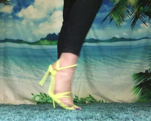 Jennysfeetelysium aka Jennysfeet OnlyFans - In love with these shoes
