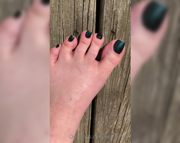 Jennysfeetelysium aka Jennysfeet OnlyFans - Trying to capture the beauty of this pedi