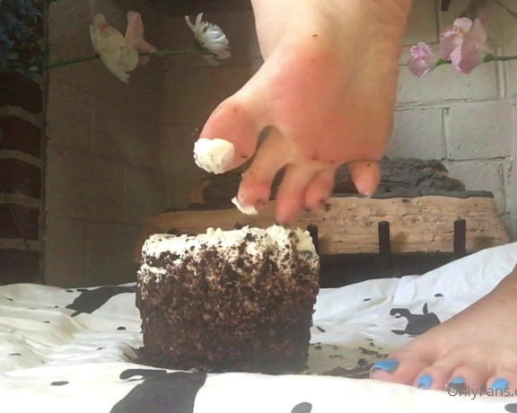 Jennysfeetelysium aka Jennysfeet OnlyFans - Crushing a chocolate cake with my bare feetanyone wanna help me clean this