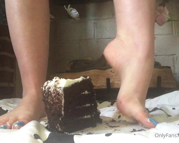 Jennysfeetelysium aka Jennysfeet OnlyFans - Crushing a chocolate cake with my bare feetanyone wanna help me clean this