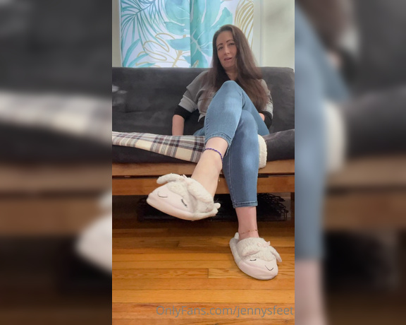 Jennysfeetelysium aka Jennysfeet OnlyFans - Caught sniffing my house slippers