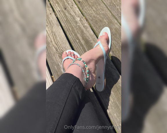 Jennysfeetelysium aka Jennysfeet OnlyFans - I’m so happy it’s warm enough for flip flops