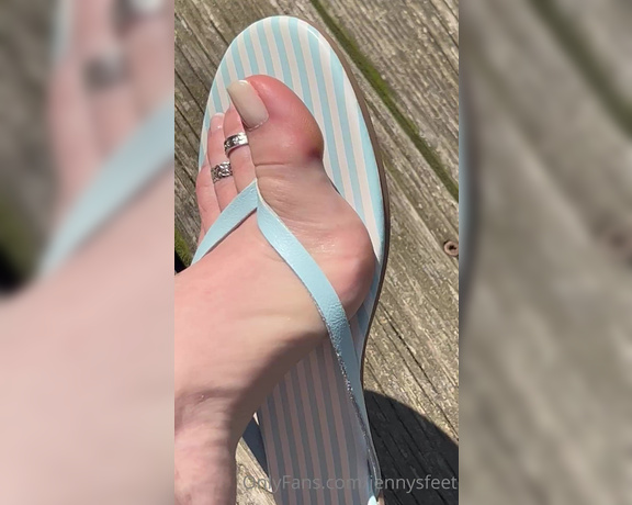 Jennysfeetelysium aka Jennysfeet OnlyFans - I’m so happy it’s warm enough for flip flops