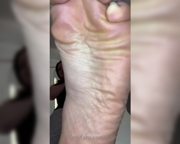 Jennysfeetelysium aka Jennysfeet OnlyFans - Found another victim of the shrinking virus Poor tiny is terrified Maybe if he smells between