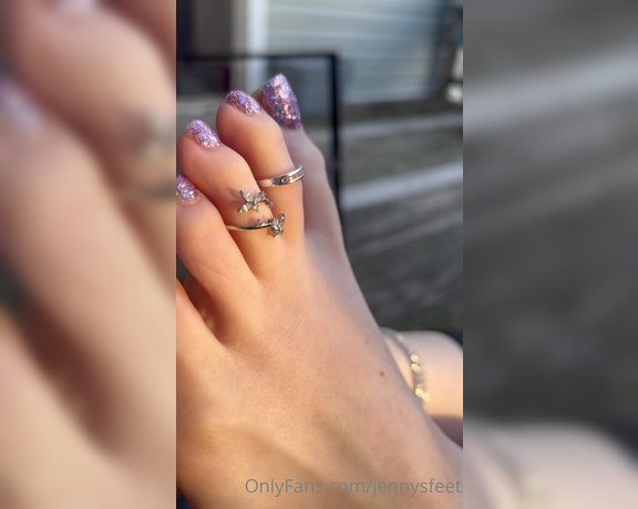 Jennysfeetelysium aka Jennysfeet OnlyFans - Look how my toes sparkle