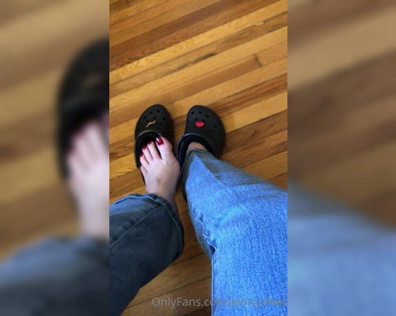 Jennysfeetelysium aka Jennysfeet OnlyFans - Just got back from the store and these fleeced lined crocs got my feet so sweaty and stinky
