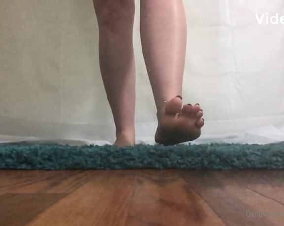 Jennysfeetelysium aka Jennysfeet OnlyFans - I know I have some giantess fans here just curious of how many Like this post if you want to see