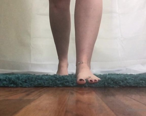 Jennysfeetelysium aka Jennysfeet OnlyFans - I know I have some giantess fans here just curious of how many Like this post if you want to see