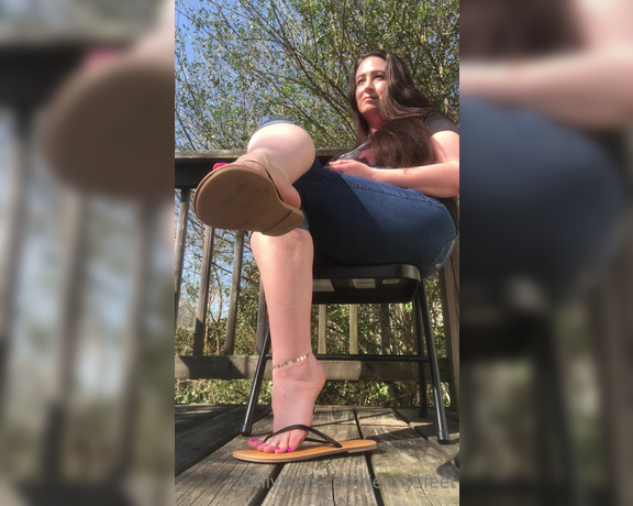 Jennysfeetelysium aka Jennysfeet OnlyFans - Such beautiful weather just popping and dangling my flip flops 1