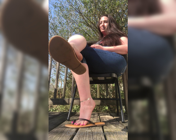 Jennysfeetelysium aka Jennysfeet OnlyFans - Such beautiful weather just popping and dangling my flip flops 1