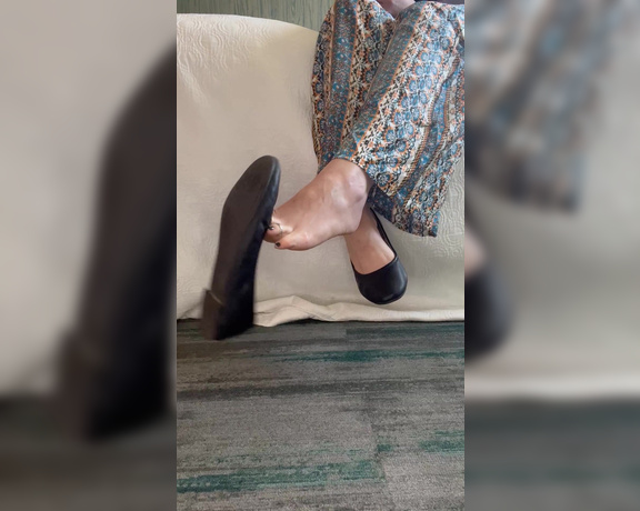 Jennysfeetelysium aka Jennysfeet OnlyFans - Stinky sweaty dirty flats dangle