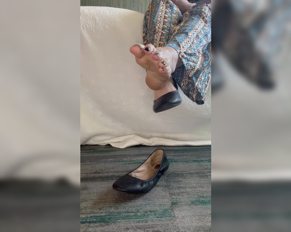 Jennysfeetelysium aka Jennysfeet OnlyFans - Stinky sweaty dirty flats dangle