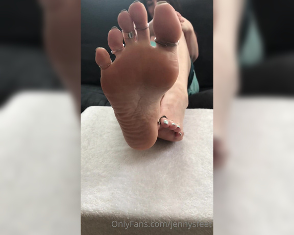 Jennysfeetelysium aka Jennysfeet OnlyFans - Toe ring Toes day! Suck all 10 toe rings off