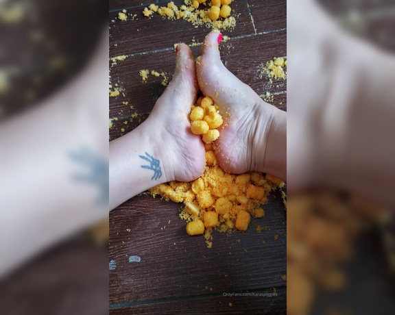 Karaspiggies aka Karaspiggies OnlyFans - Heres a fun video of me destroying cheesy balls