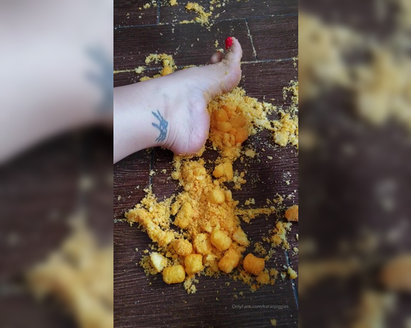 Karaspiggies aka Karaspiggies OnlyFans - Heres a fun video of me destroying cheesy balls