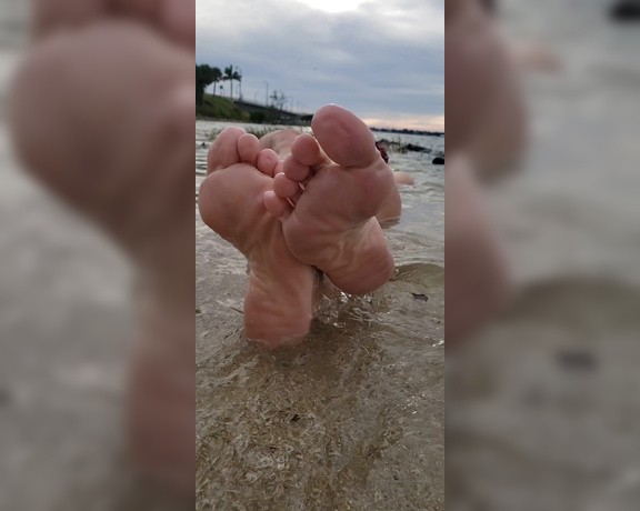 Karaspiggies aka Karaspiggies OnlyFans - ShouldvI make more like this The water was pretty cold btw Cold but refreshing