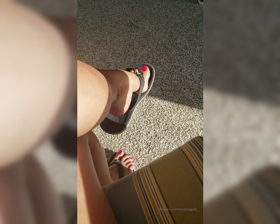 Karaspiggies aka Karaspiggies OnlyFans - Who loves flip flop dangle and pop videos