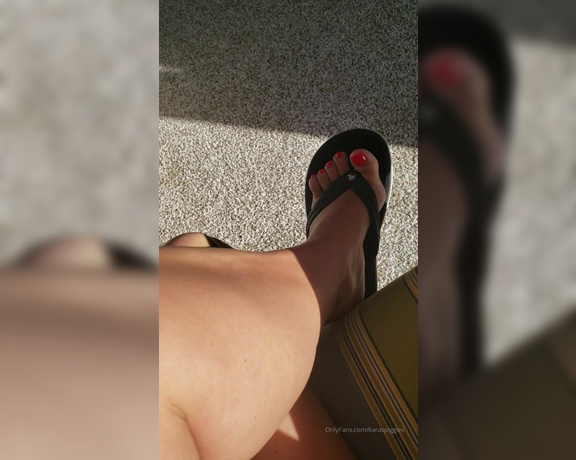 Karaspiggies aka Karaspiggies OnlyFans - Who loves flip flop dangle and pop videos