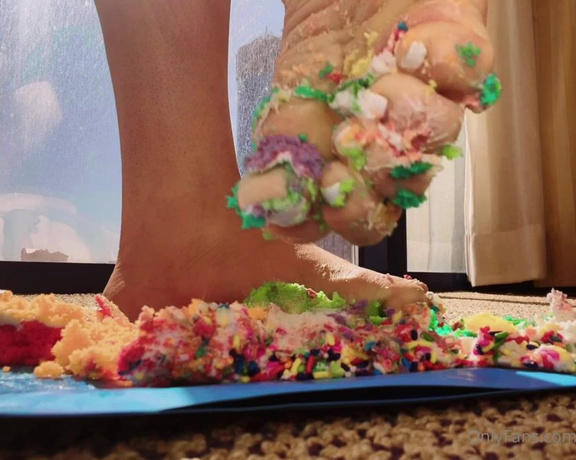 ReynaLorenaaa aka Reynalorenaaa OnlyFans - Cake smashing between my yummy white toes vid & pics set 16