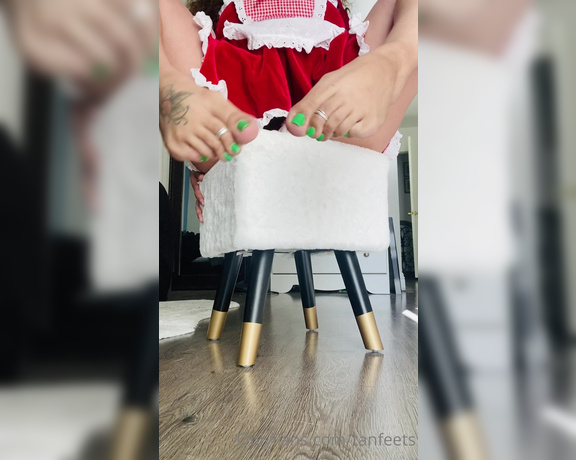 TanFeets aka Tanfeets OnlyFans - If you like this trick, swipe to see my treat 1