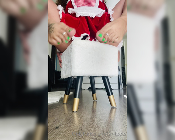 TanFeets aka Tanfeets OnlyFans - If you like this trick, swipe to see my treat 1