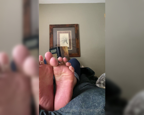 TanFeets aka Tanfeets OnlyFans - Enjoy this 5 minute sole ignore video