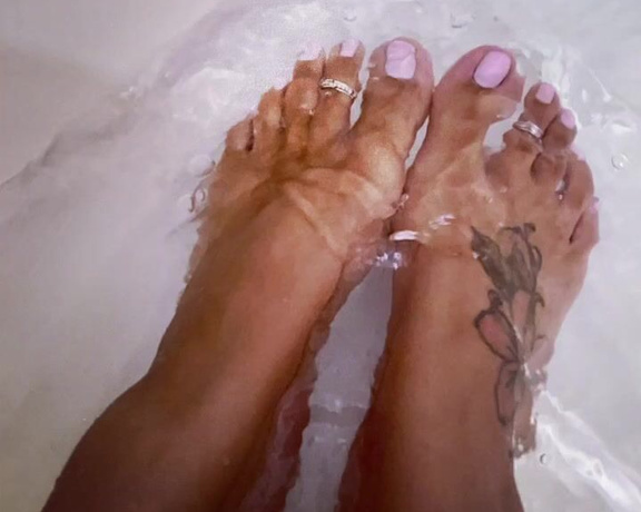 TanFeets aka Tanfeets OnlyFans - WAP #wetasspiggies #feet #feetfetish #footfetish